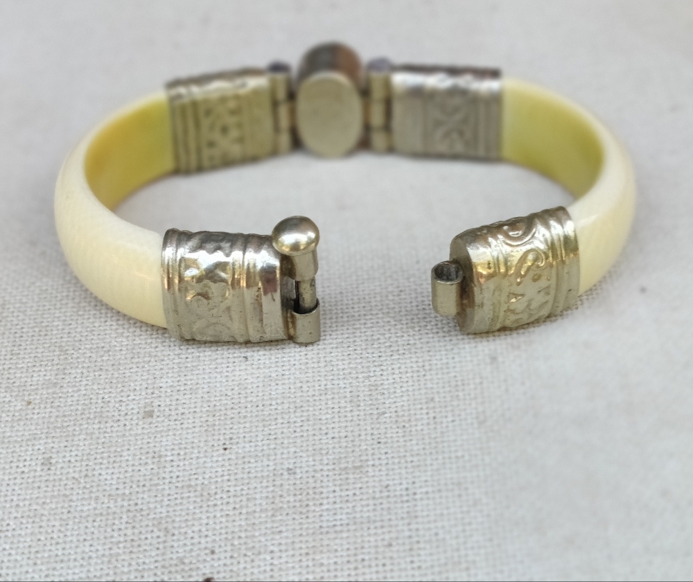 Antique Organic Ivory Bone Bracelet With Black Star Sapphire - Picture 7 of 12